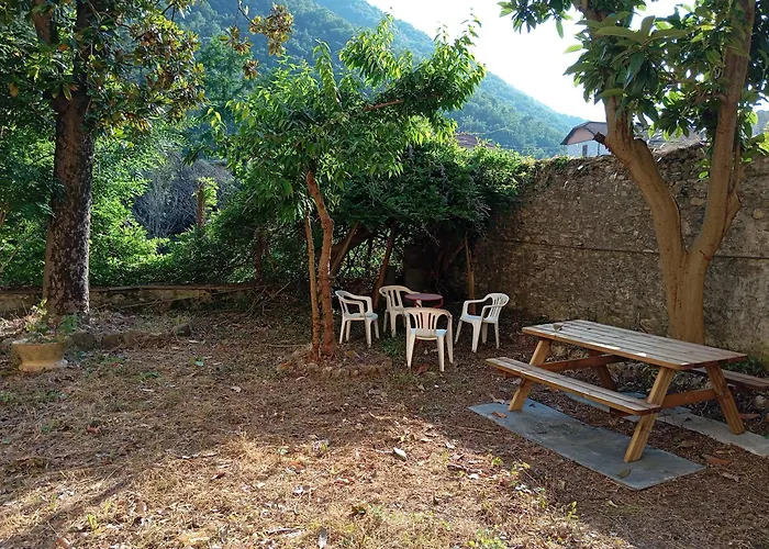Medieval Pieve, With Garden, Wifi & Parking Appartement *