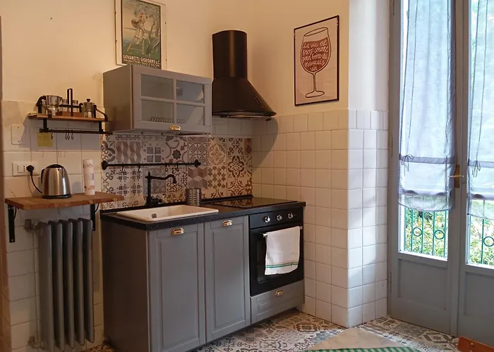 Appartamento Medieval Pieve Essenza di Riviera - holiday home with garden, WiFi&parking