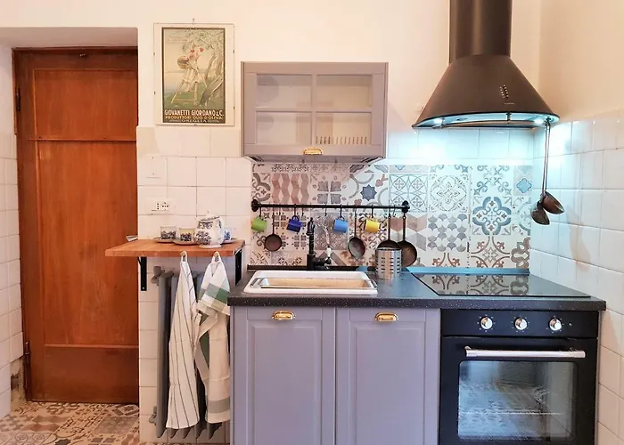 Medieval Pieve, With Garden, Wifi & Parking Appartement *