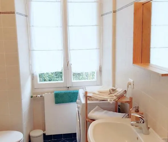 Appartamento Medieval Pieve Essenza di Riviera - holiday home with garden, WiFi&parking