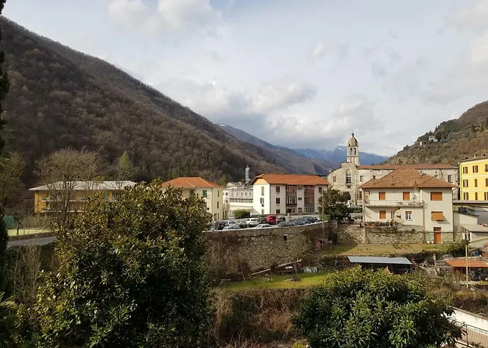 Medieval Pieve Essenza di Riviera - holiday home with garden, WiFi&parking Pieve di Teco